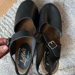 Black heeled clogs